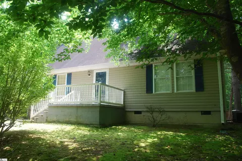 321 Grandwood Blvd, Gray Court, SC 29645