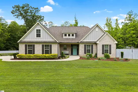 101 White Pine Dr, Simpsonville, SC 29681