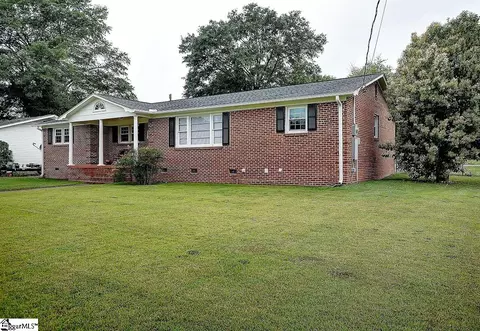 2 Oakwood Ave, Taylors, SC 29687