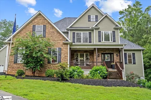 129 Terrace Ln, Simpsonville, SC 29681