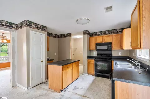 2 Haskell Ct, Greer, SC 29651 photo 9