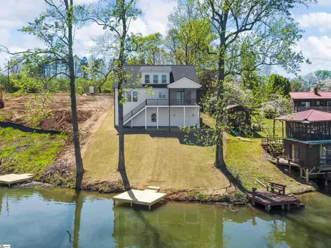 422 W Lakeview Dr, Duncan, SC 29334