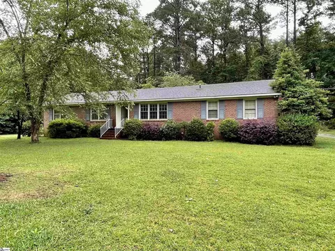 661 Sunset Blvd, Clinton, SC 29325