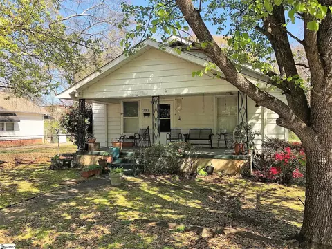 207 E Arlington Ave, Greer, SC 29651