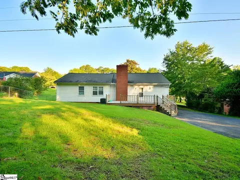16 E Summit Dr, Ware Shoals, SC 29692 photo 3