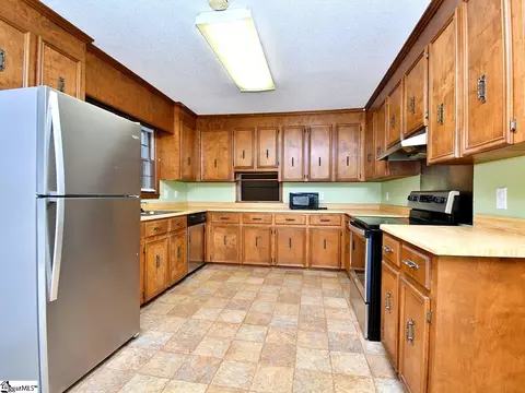 16 E Summit Dr, Ware Shoals, SC 29692 photo 9