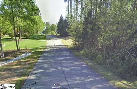 15 Laurelcrest Ln, Travelers Rest, SC 29690