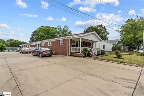 9 N Washington Ave, Greenville, SC 29611