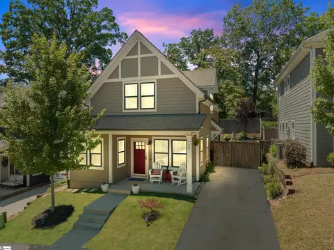 19 Greenridge Dr, Greenville, SC 29607