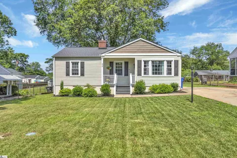 22 Farmington Rd, Greenville, SC 29605