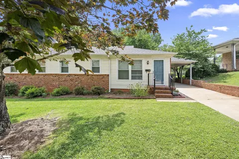 4 Twelve Oaks Ter, Greenville, SC 29615