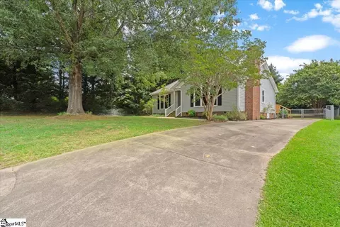 124 Fairview Pl, Greer, SC 29651 photo 3