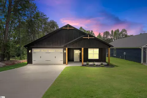 29 Lakeside Dr, Taylors, SC 29687