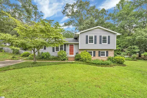 410 Willowtree Dr, Simpsonville, SC 29680