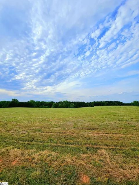 2460 W Georgia Rd, Piedmont, SC 29673