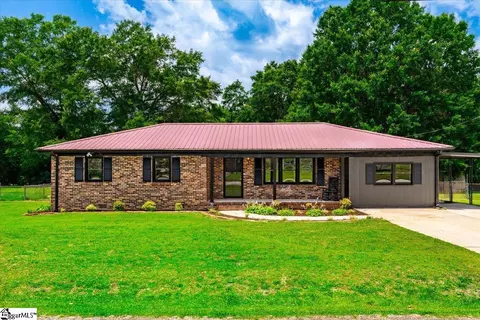 305 Lynchburg Dr, Greenville, SC 29617