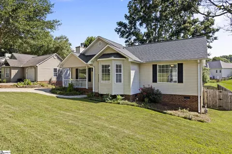 261 Oak Valley Dr, Simpsonville, SC 29681