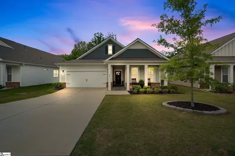 604 Raleighwood Ln, Simpsonville, SC 29681