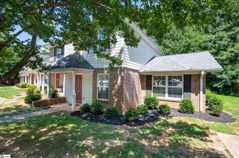 633 Bear Dr, Greenville, SC 29605