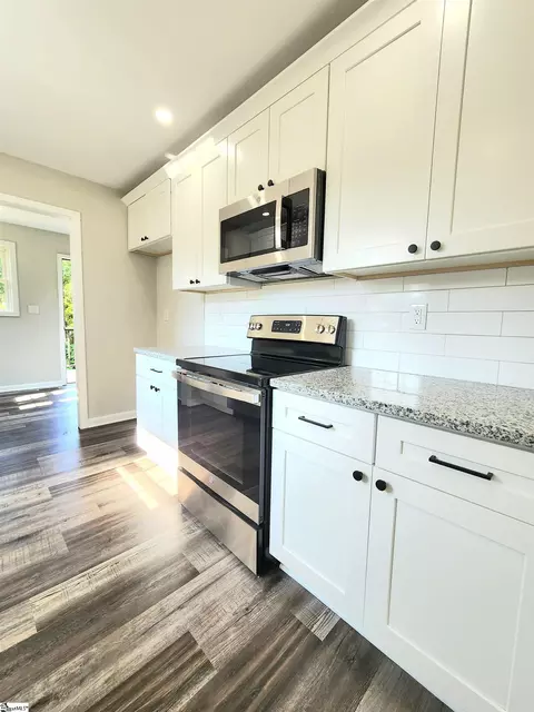 602 W D Ave, Easley, SC 29640 photo 5