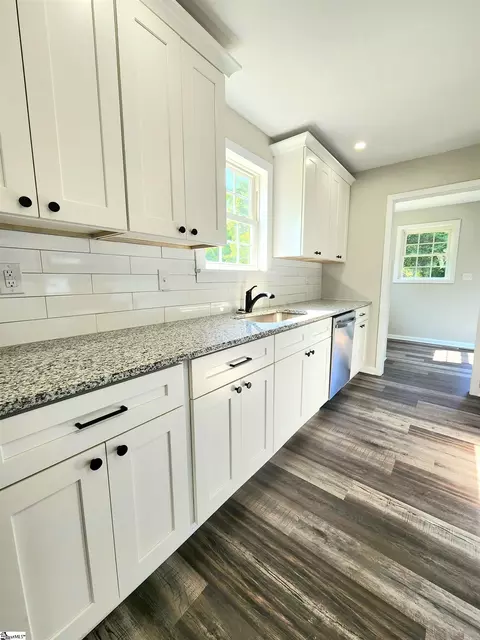 602 W D Ave, Easley, SC 29640 photo 4