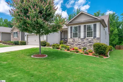 404 Woodland Oaks Ct, Simpsonville, SC 29681