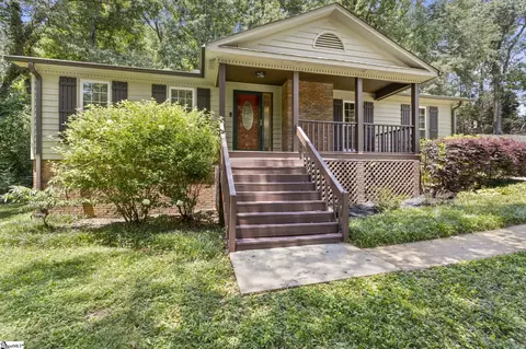 107 Tankersley Dr, Simpsonville, SC 29681