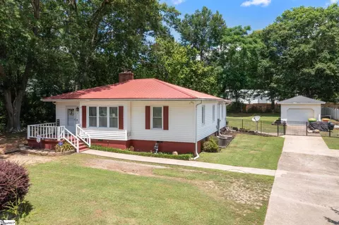 5 Williams Rd, Taylors, SC 29687