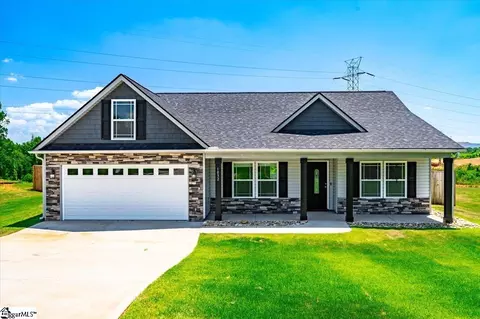 1032 Gibbs Rd, Wellford, SC 29385