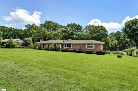 605 S Adair St, Clinton, SC 29325