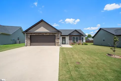 446 Peaksview Dr, Simpsonville, SC 29681