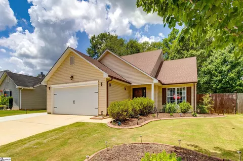 6 Oxbow Ct, Simpsonville, SC 29680