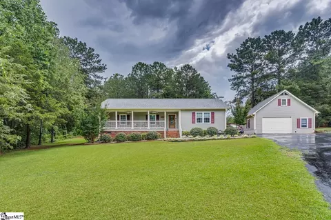 206 Highland St, Laurens, SC 29360