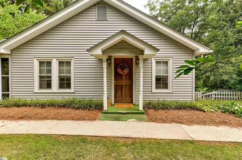 10 Arlington Rd, Greer, SC 29651