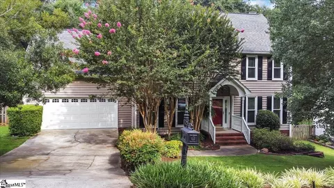 16 Woodway Dr, Greer, SC 29651