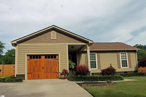 36 Woodmere Ct, Williamston, SC 29697