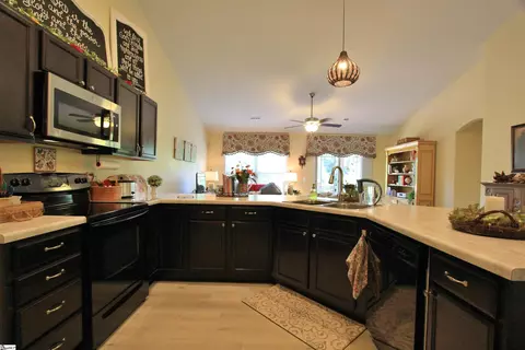 668 Chartwell Dr, Greer, SC 29650 photo 9