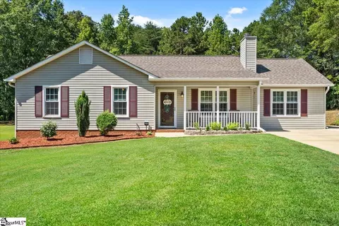 216 Eastridge Ct, Cowpens, SC 29330