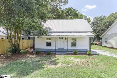 206 Woodside Ave, Fountain Inn, SC 29644