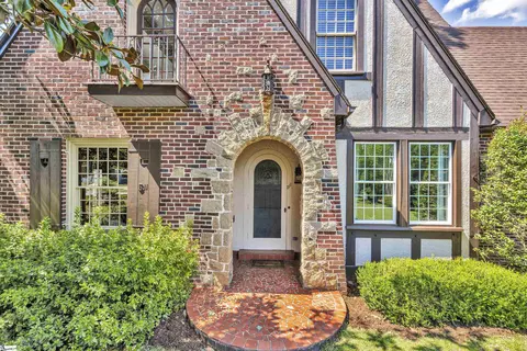 511 E Cambridge Ave, Greenwood, SC 29646
