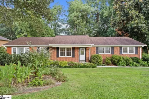 10 Woodleigh Dr, Taylors, SC 29687