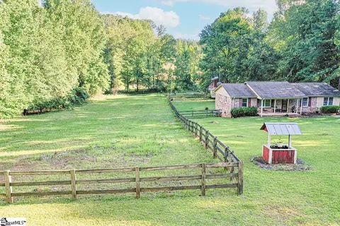 2117 Briarwood Rd, Greenwood, SC 29646