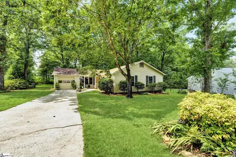 104 Setters Ct, Mauldin, SC 29662