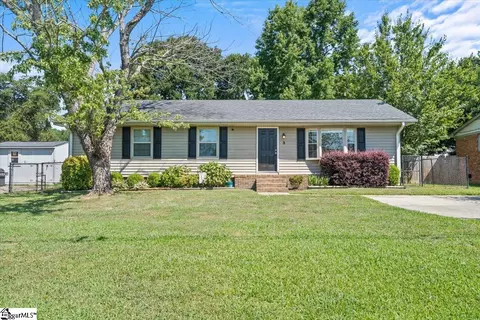 3 Stevenson Rd, Taylors, SC 29687