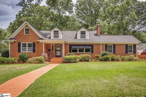 203 Chestnut St, Clinton, SC 29325