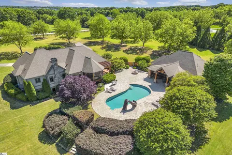 215 Bruce Farm Rd, Simpsonville, SC 29681