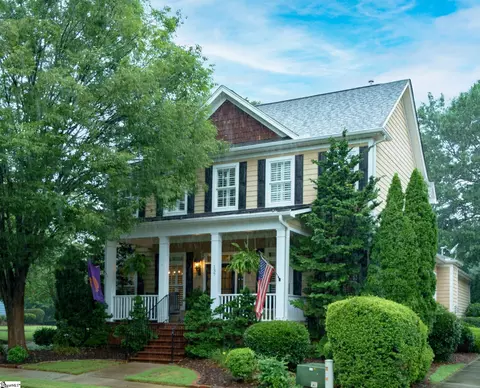 137 Applewood Dr, Greenville, SC 29615