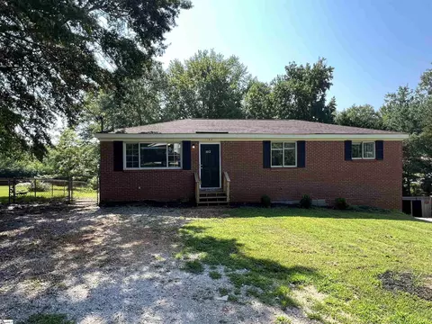 102 Derwood Cir, Greenville, SC 29617