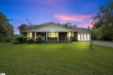 208 Windsor Dr, Laurens, SC 29360