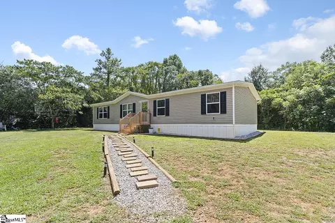 2569 Georgia Rd, Gray Court, SC 29645